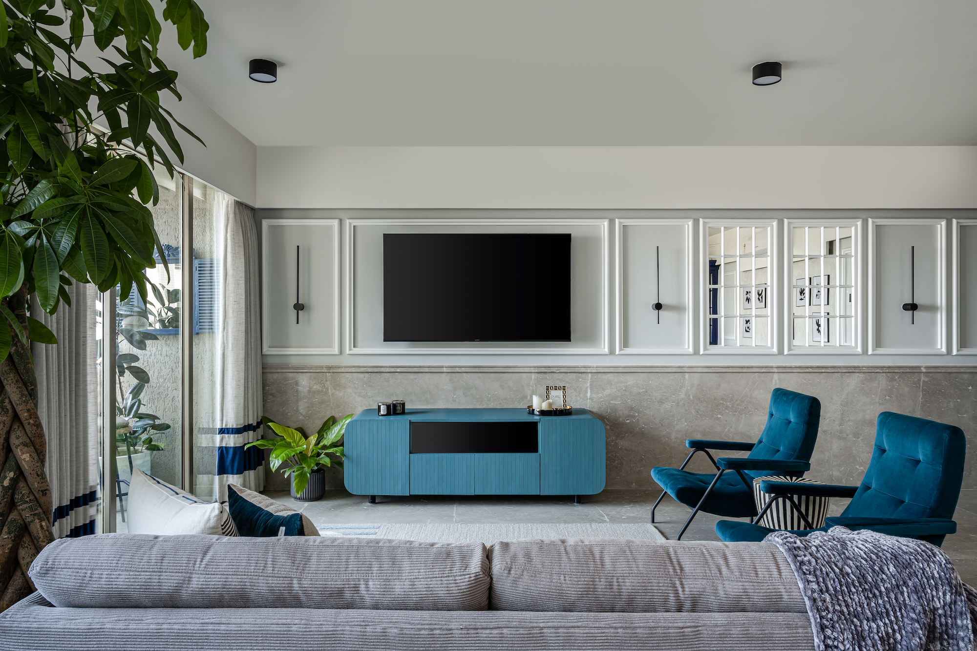 This humble 2.5 BHK apartment, set against the overwhelming city of Mumbai is designed by Design Salt Studio of Gujarat as a peaceful escape