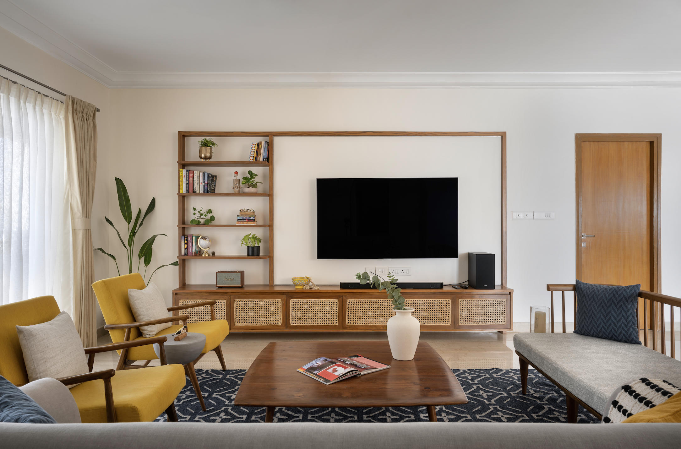 A Home That Resonates: A Beautiful Blend of Contemporary and Indian-Folksy Aesthetics for this Bangalore home by Simplécede Architect and Interiors