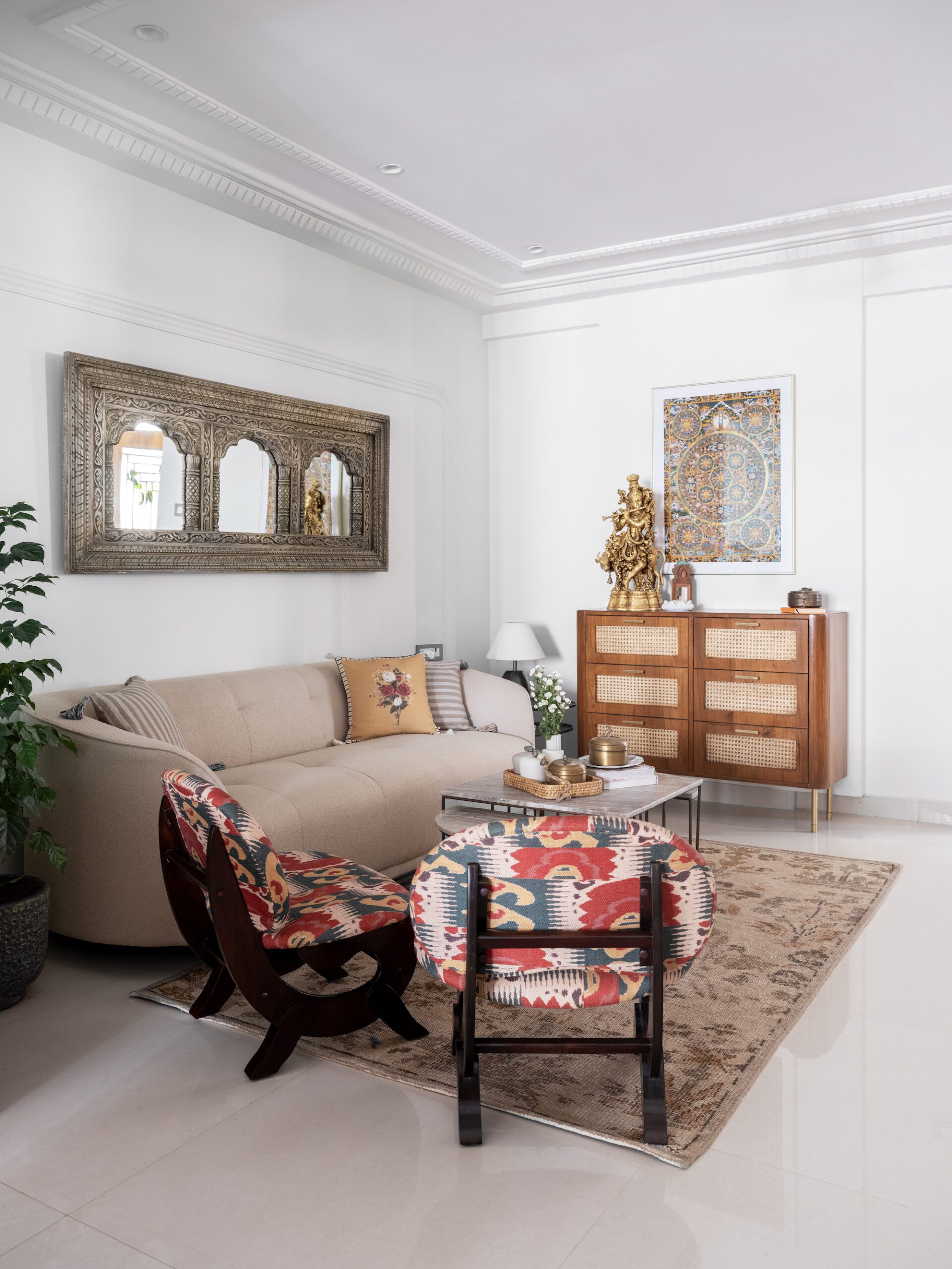 The Transitional Apartment: Harmonising Vintage Elegance with Modern Comfort – By The Crenovate Designers