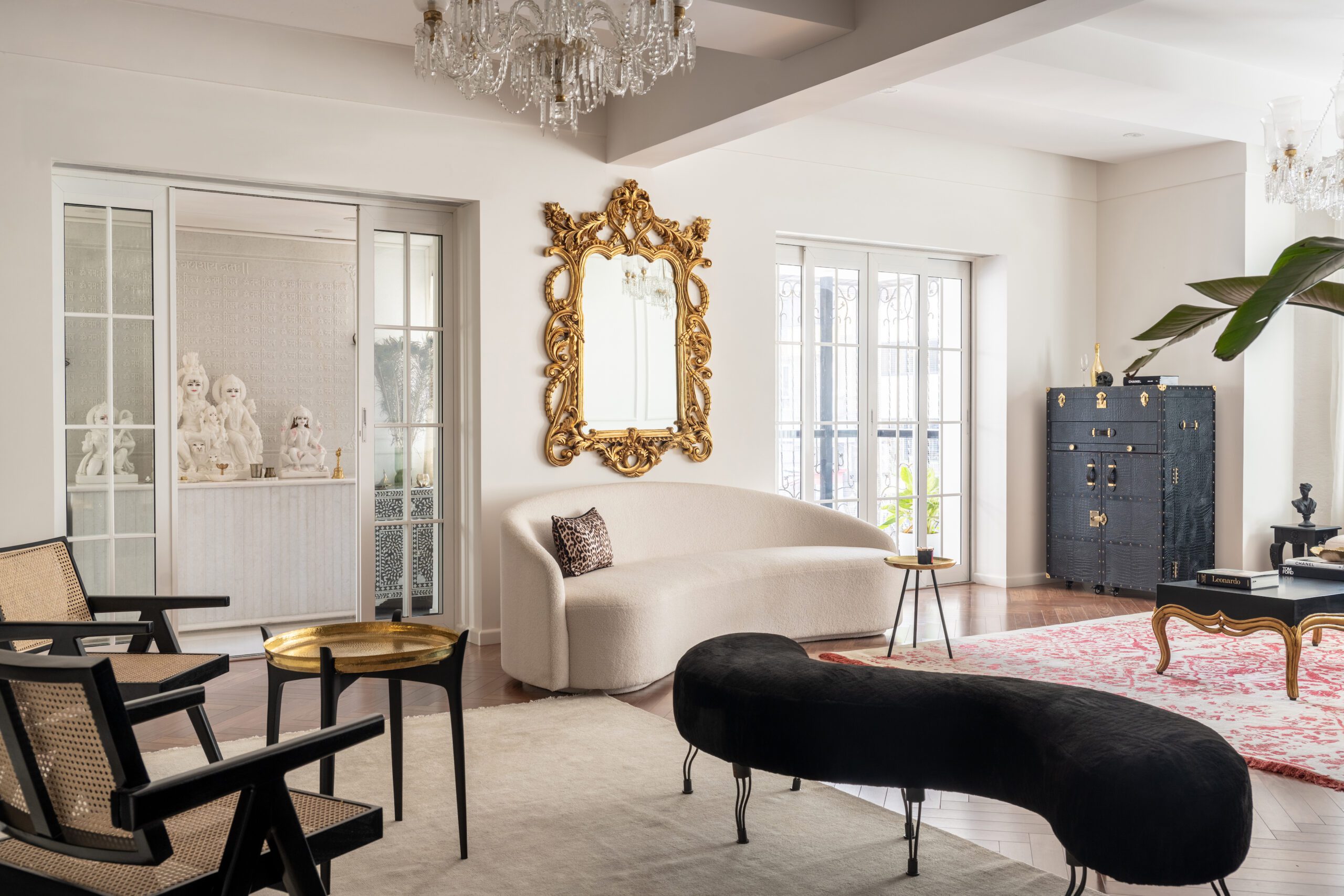 A Tale of Two Eras : In ‘Seaside Rhapsody,’ Hipcouch orchestrates a refined blend of old-world grandeur and modern-day elegance in a heritage Mumbai apartment