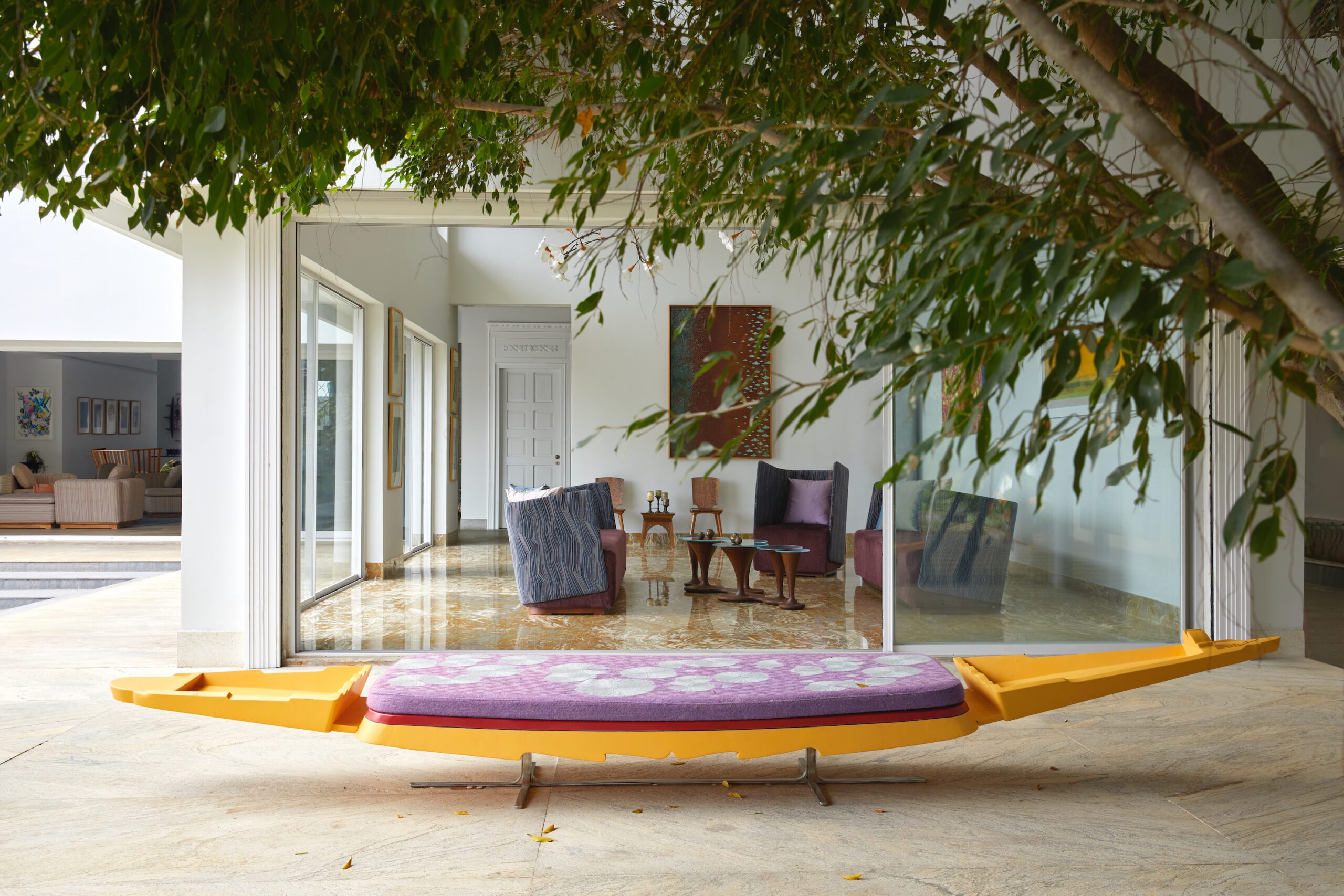 A Breathing Canvas by the Lake: Where Art, Craftsmanship, and Nature Converge