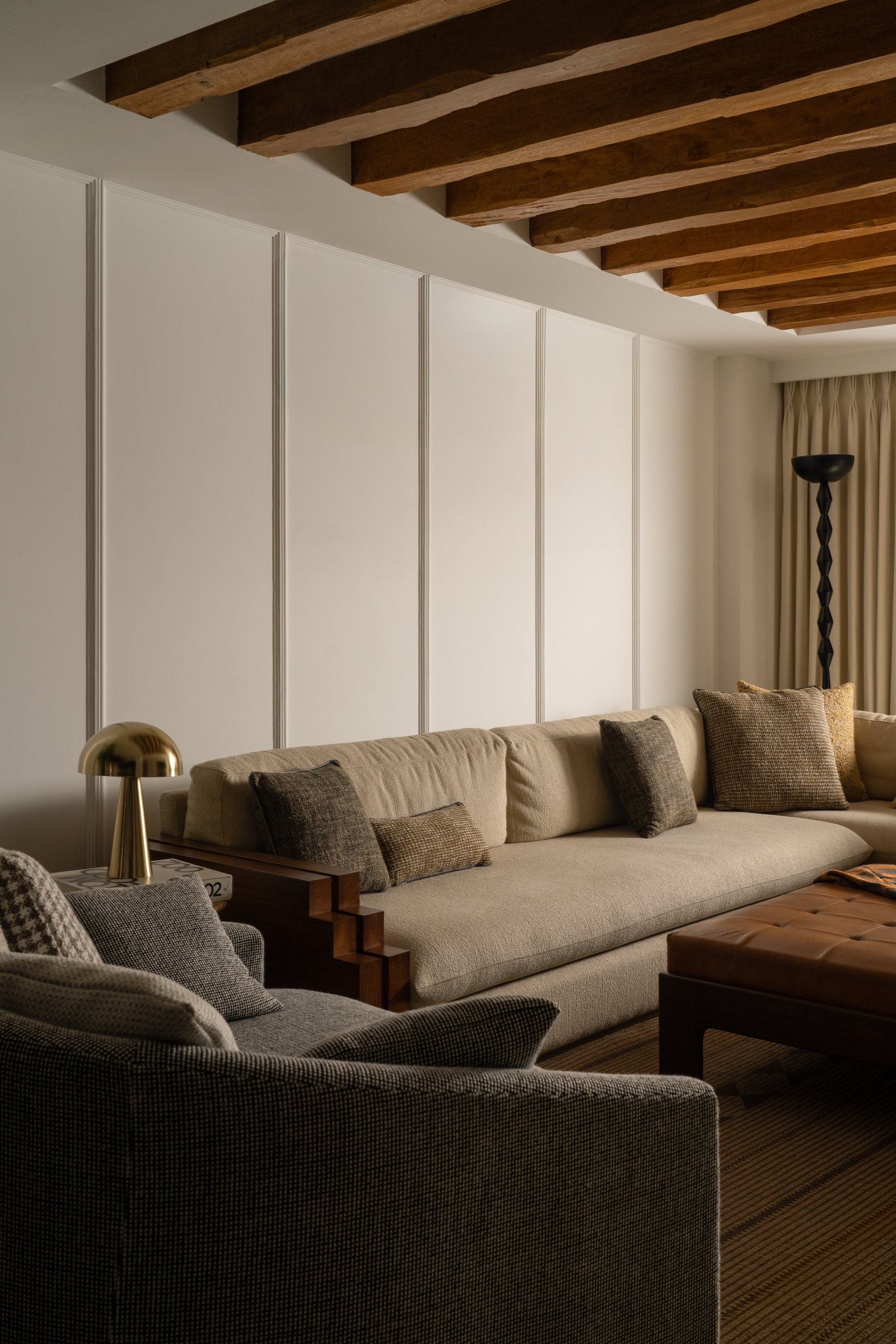 Residence 222: A Delhi Apartment Reimagined as Theatre for Hosting